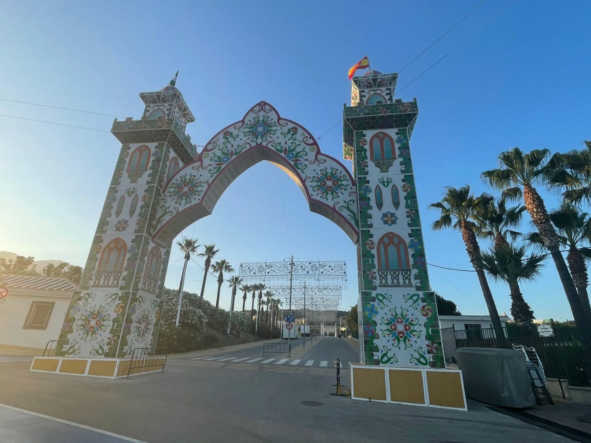 Recinto ferial Estepona portada Macías