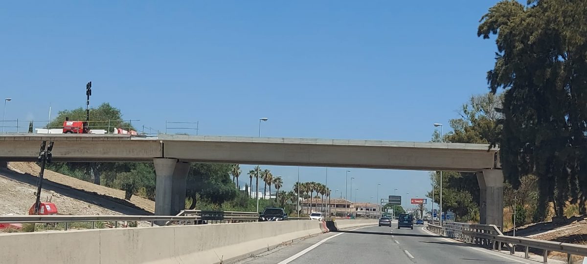 El puente de Cancelada ya está colocado - WhatsApp Image 2021 07 27 at 14.54.28 El puente de Cancelada, ya colocado este martes. / L. CASTRO