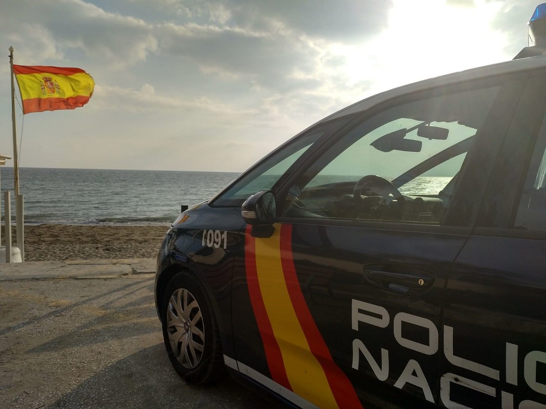 Un bañista que luchaba contra el fuerte oleaje es rescatado a 200 metros de la orilla en Estepona - 20210809 Foto Rescate Estepona Un bañista que luchaba contra el fuerte oleaje es rescatado a 200 metros de la orilla en Estepona - 20210809 Foto Rescate Estepona