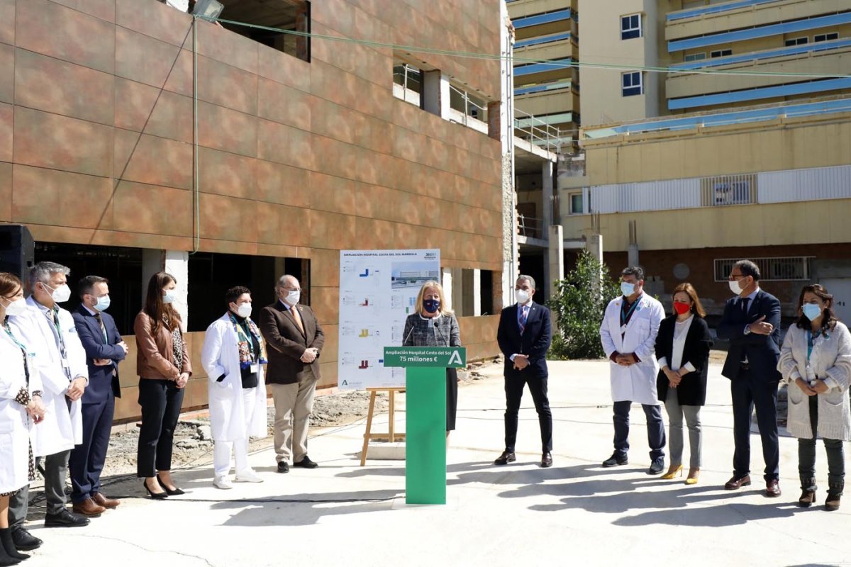 "La licitación de la ampliación del Hospital Costa del Sol supone una reivindicación histórica" señala Ángeles Muñoz - Alcaldesa y Elias Bendodo HCS Archivo Alcaldesa y Elías Bendodo HCS