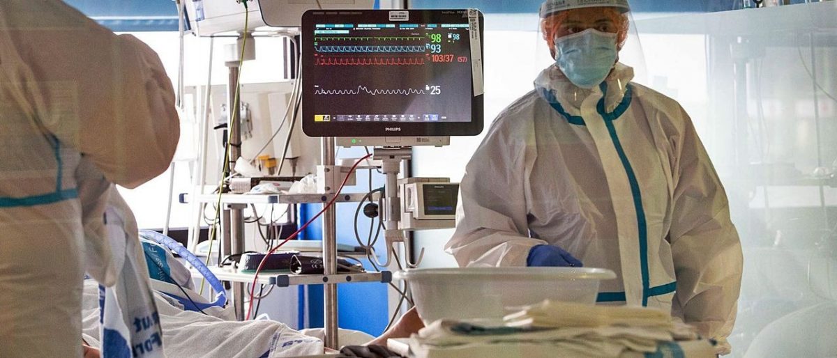 Unidad de Cuidados Intensivos en hospital. Archivo