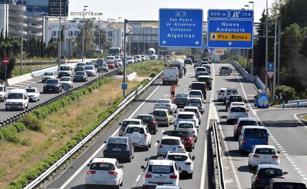 Muere atropellado un joven turista en Marbella cuando intentaba cruzar la A-7 - atascos kldG U401082991081HtB 624x385@Diario Sur Carretera A-7. Archivo
