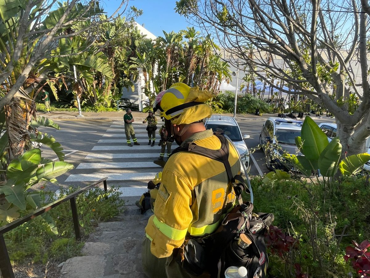 Los hoteleros ceden más de 600 camas a los efectivos que luchan contra el fuego y a los desalojados - Bomberos bueno Los hoteleros ceden más de 600 camas a los efectivos que luchan contra el fuego y a los desalojados - Bomberos bueno