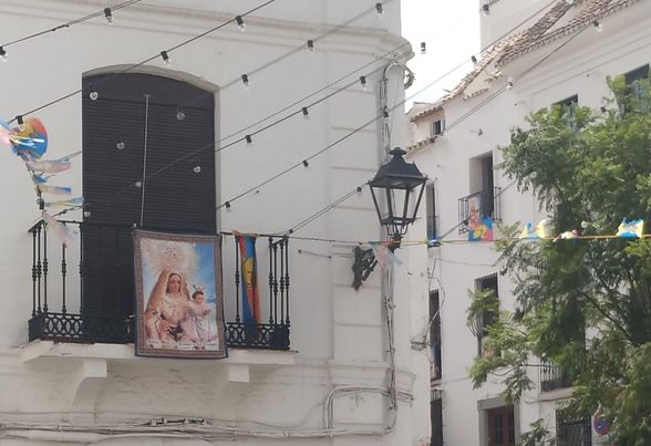 Casares llena sus balcones para celebrar la Festividad de su Patrona - Festividad de la Patrona de Casares Festividad de la Patrona de Casares