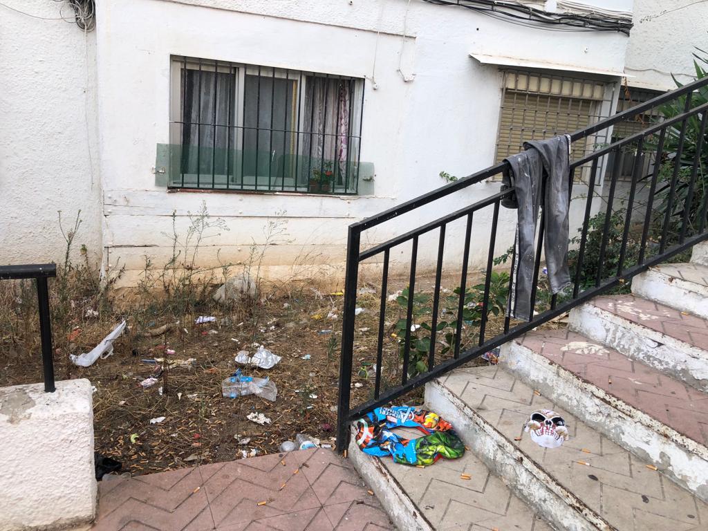El PSOE exige un plan urgente de limpieza en la barriada de la Plaza de Toros en Marbella - Foto 1 1 1 Escaleras que comunican el barrio de plaza de Toros con la calle Fray Agustín de San Pascual.