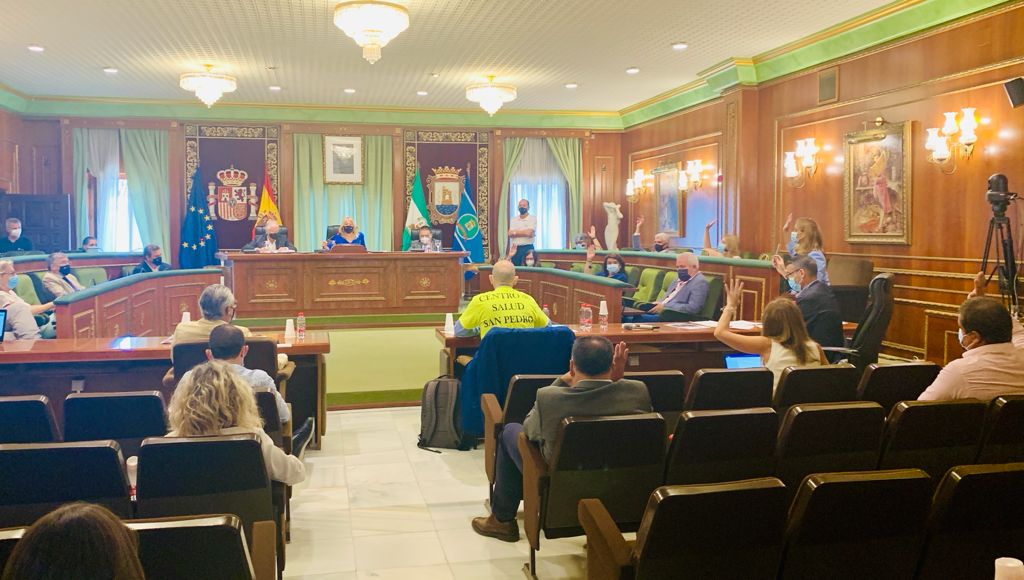 El PSOE de Marbella exige al PP que "hable claro" sobre los recortes derivados del Plan de Ajuste - Foto 1 2 1 Pleno extraordinario septiembre en Marbella.
