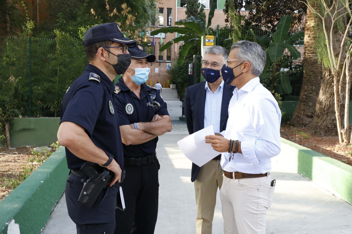 Unos 60 agentes velarán por la seguridad en los accesos a los centros educativos de Marbella - OTM9768