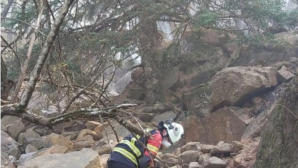 Vuelve a llover sobre la zona del incendio: 1,2 litros han caído durante la noche - bombero pinsapo Vuelve a llover sobre la zona del incendio: 1,2 litros han caído durante la noche - bombero pinsapo