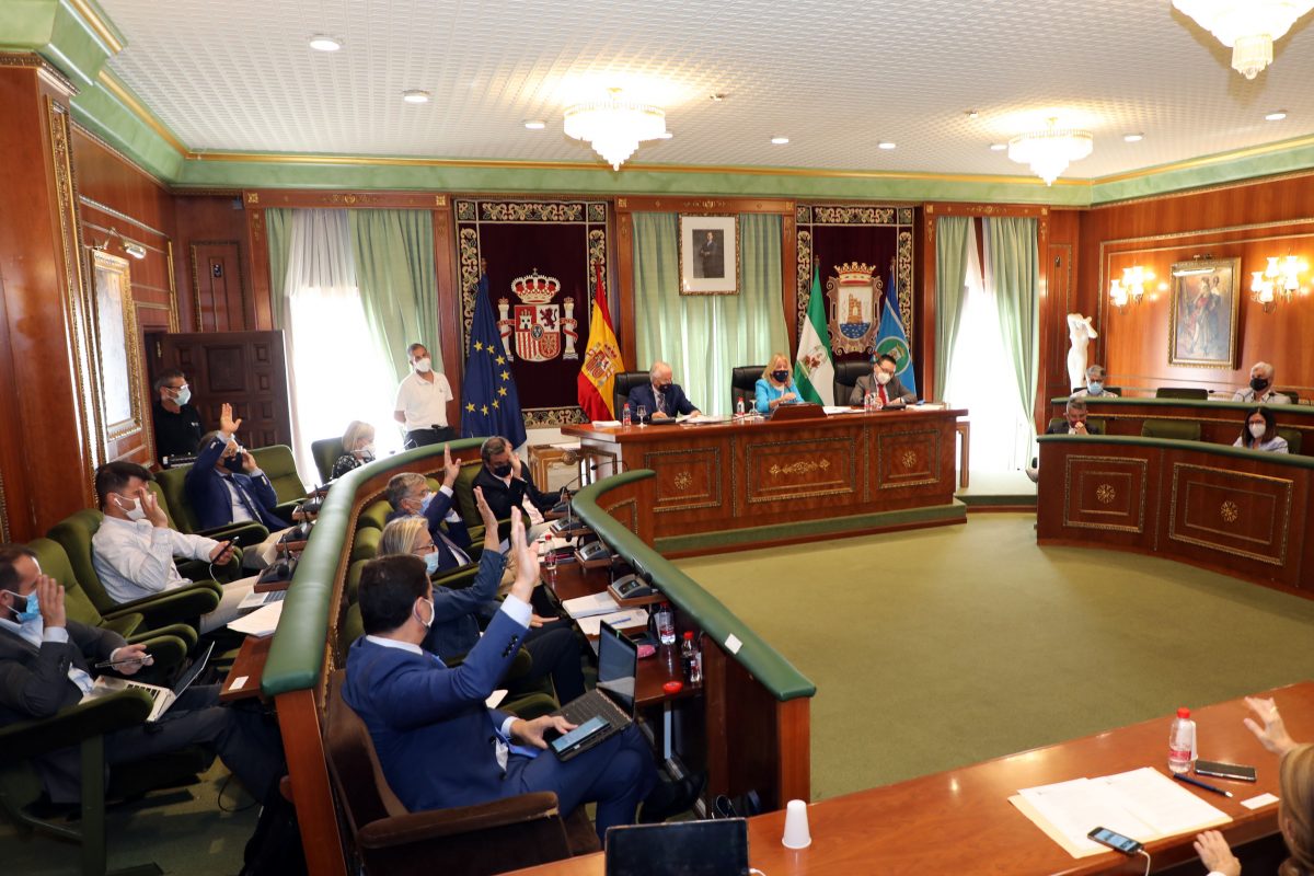 Marbella exige al Gobierno que los presupuestos contemplen el tren litoral y mejoras en la A-7 - 0H3A7096 Pleno del mes de octubre en Marbella.