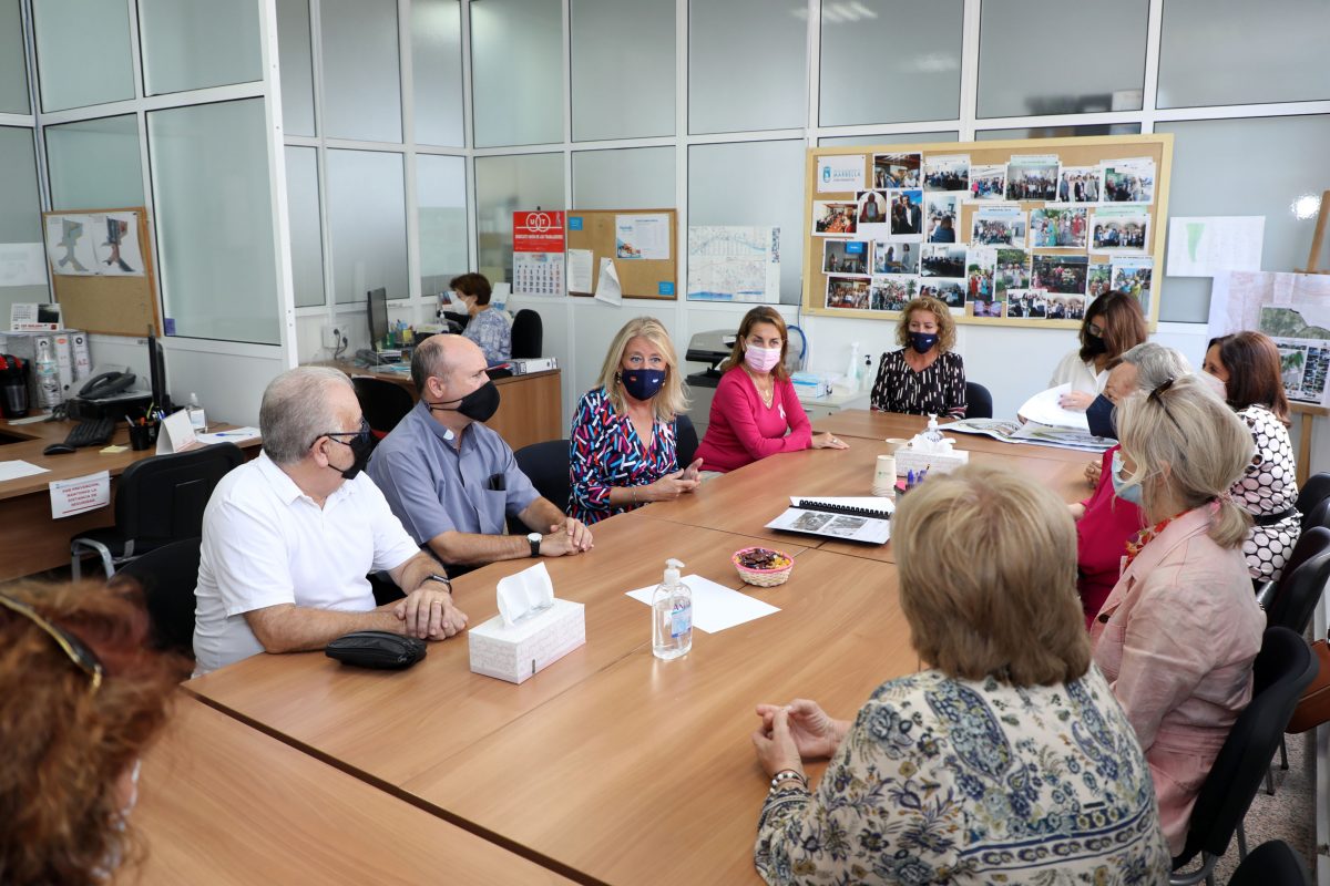 La primera residencia pública de mayores de Marbella contará con 80 plazas para residentes - 0H3A8739 Reunión de la alcaldesa con Cáritas de Divina Pastora, en Marbella.