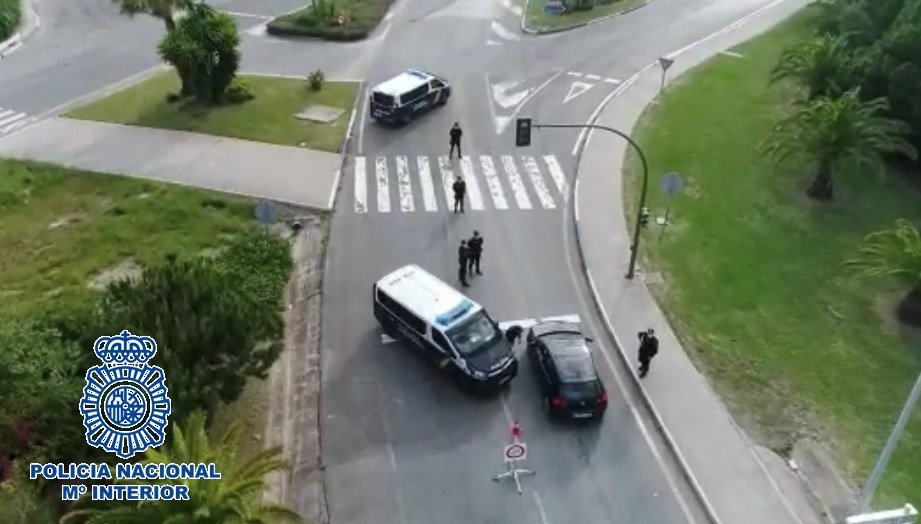 Intenta saltarse un control policial ocultando un arma en una zapatilla - 20211018 Foto recurso Control policial, Marbella. Archivo.