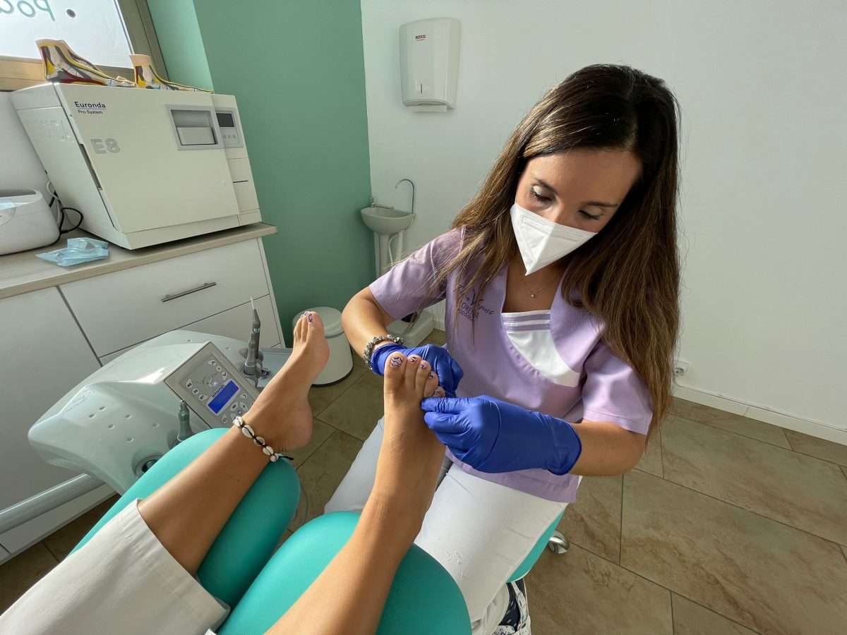 La mejor atención en Podología llega a FisioVenus, tras 5 meses ofreciendo una Fisioterapia de sobresaliente - WhatsApp Image 2021 10 04 at 16.34.05 La mejor atención en Podología llega a FisioVenus, tras 5 meses ofreciendo una Fisioterapia de sobresaliente - WhatsApp Image 2021 10 04 at 16.34.05