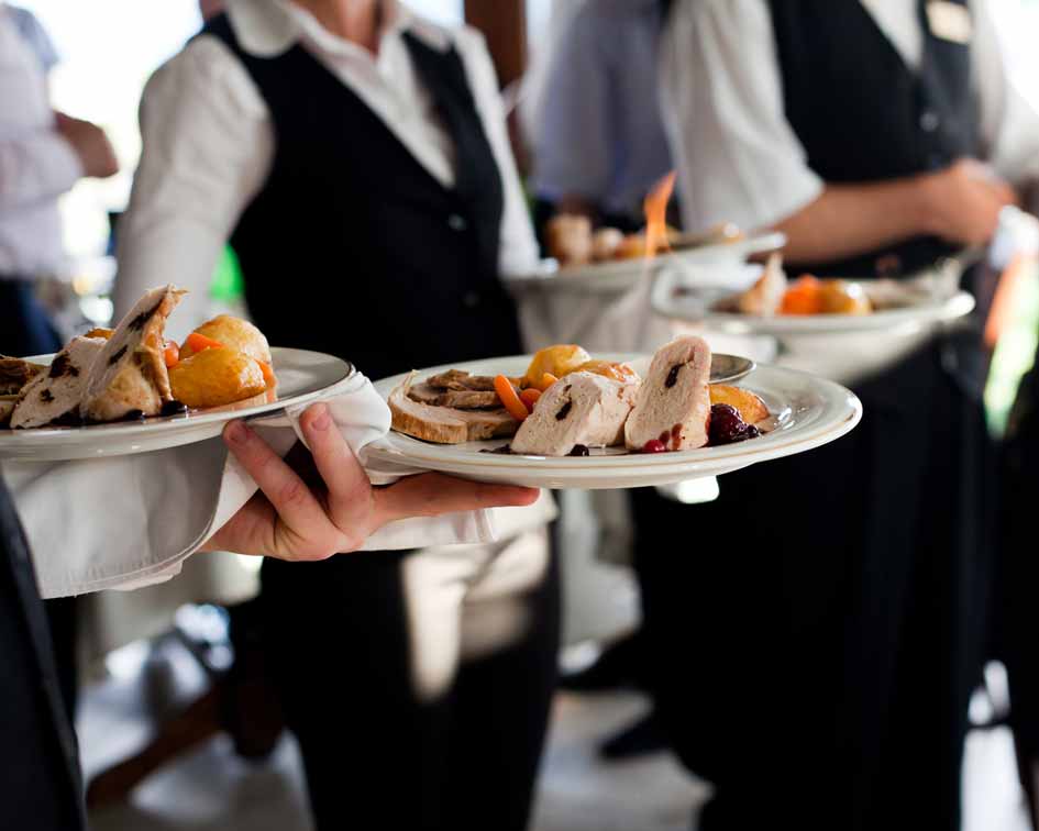 Oferta de empleo en la Costa del Sol: un hotel de lujo de Marbella busca 20 camareros - camarero 2 Oferta de empleo en la Costa del Sol: un hotel de lujo de Marbella busca 20 camareros - camarero 2