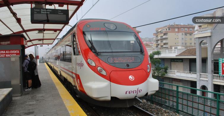 Muere arrollado por un tren un hombre de 53 años en Málaga - cercanias Fuengirola Muere arrollado por un tren un hombre de 53 años en Málaga