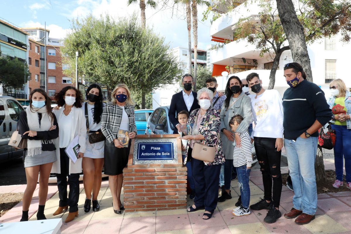 El Ayuntamiento reconoce la trayectoria de Antonio de Sola con la asignación de su nombre a una plaza - 0H3A8302 El Ayuntamiento reconoce la trayectoria de Antonio de Sola con la asignación de su nombre a una plaza - 0H3A8302
