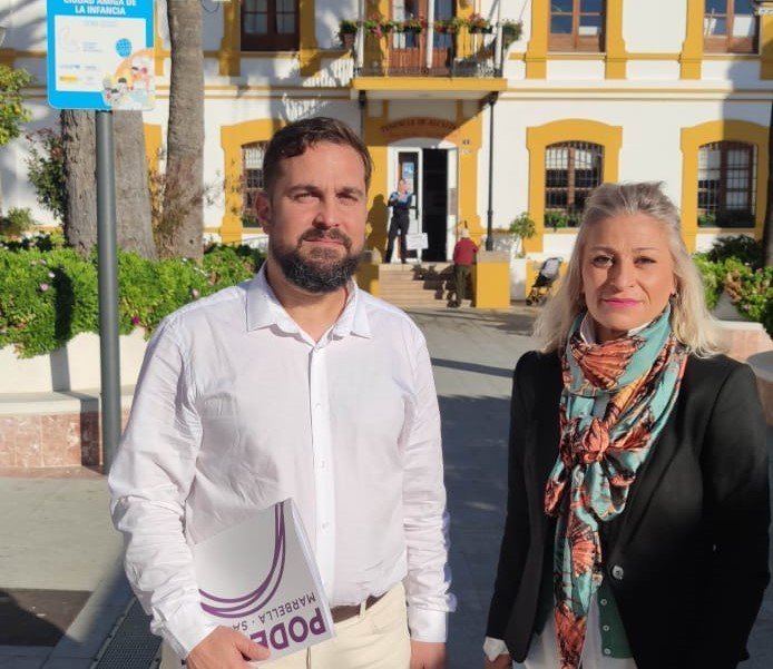 "El acceso insostenible a la vivienda en Marbella": Unidas Podemos exige que se aborde este tema - 11 NOV 2021 UP Vivienda 1 Abraham Massri y Victoria Morales, Unidas Podemos de Marbella.