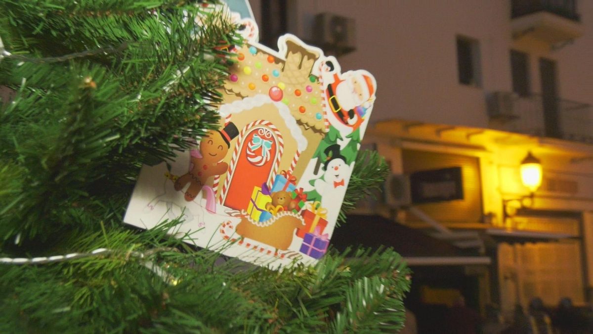 Los manilveños ya pueden colgar sus deseos en el ‘Wish Christmas Tree’ - 2F0D0BC5 AA78 474D AAD6 FB62A2B16092 Los manilveños ya pueden colgar sus deseos en el ‘Wish Christmas Tree’ - 2F0D0BC5 AA78 474D AAD6 FB62A2B16092