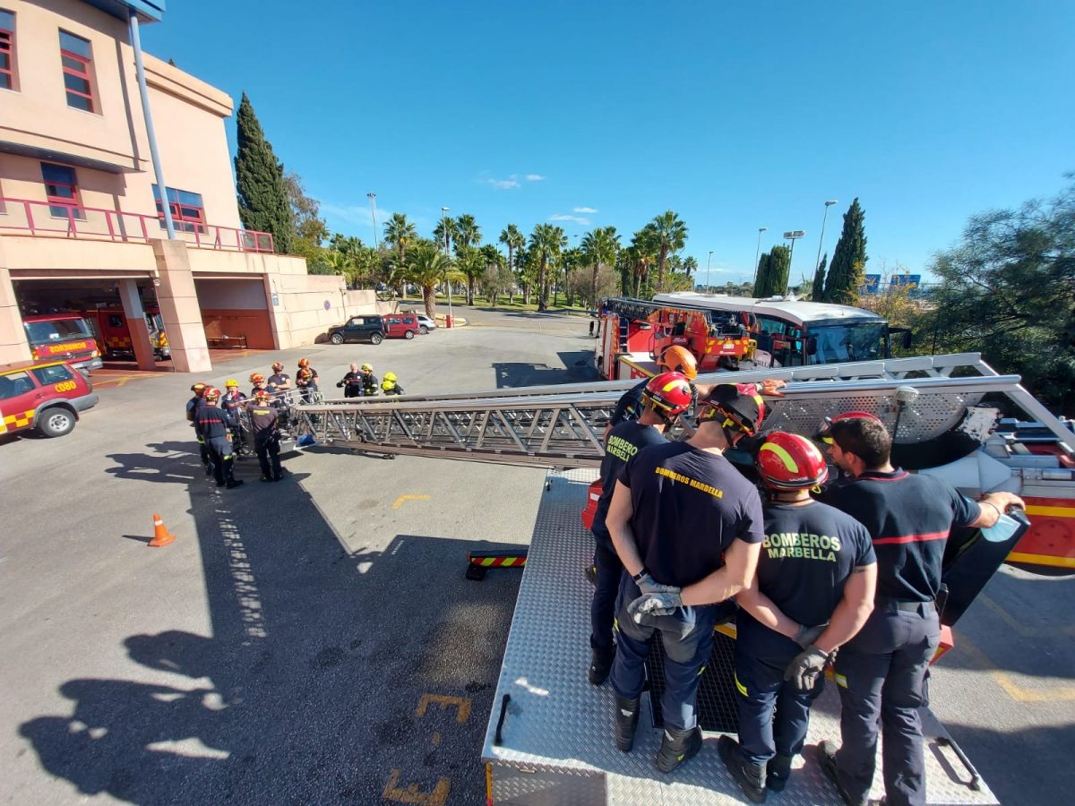 El Parque de Bomberos de Marbella acoge un curso formativo sobre el manejo de las autoescalas - 9FD87CB9 1D36 4633 B844 F39EB65E0470 El Parque de Bomberos de Marbella acoge un curso formativo sobre el manejo de las autoescalas - 9FD87CB9 1D36 4633 B844 F39EB65E0470
