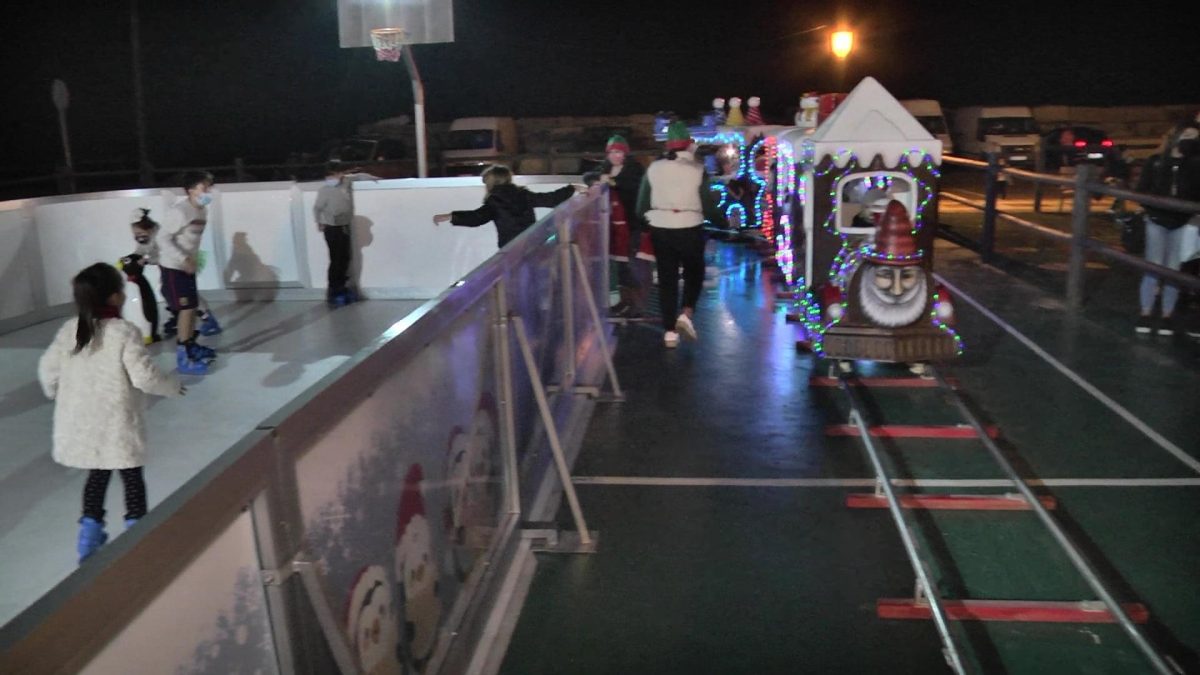 Una pista de patinaje y un tren te esperan en el Poblado Navideño de El Castillo hasta el 4 de enero - 1F8BE2CE 4FAA 4714 A5AA 1252013BDFC4 Una pista de patinaje y un tren te esperan en el Poblado Navideño de El Castillo hasta el 4 de enero - 1F8BE2CE 4FAA 4714 A5AA 1252013BDFC4