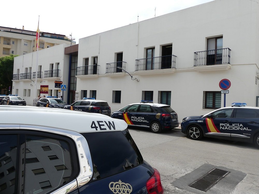 La familia del empresario muerto en Estepona acusa a la Policía Nacional de homicidio imprudente - 20211223 comisaria Estepona La familia del empresario muerto en Estepona acusa a la Policía Nacional de homicidio imprudente - 20211223 comisaria Estepona