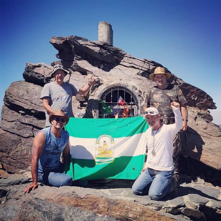 Un hito para tres amigos esteponeros: "Cada uno tiene su dificultad y lo hemos conseguido" - Montañistas Estepona