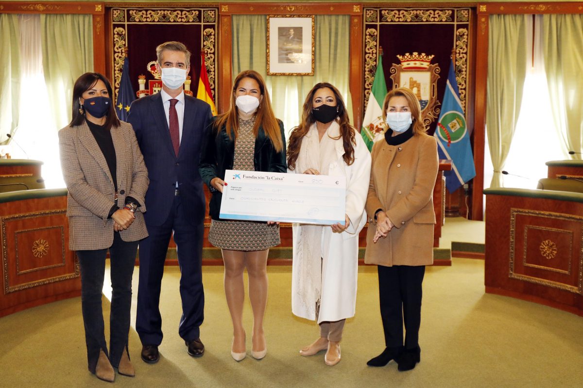 Varios colectivos sociales reciben sus cheques solidarios - OTM7527 Varios colectivos sociales reciben sus cheques solidarios - OTM7527