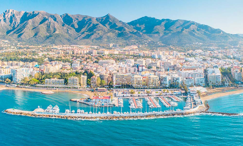 Marbella y Benahavís tienen los alquileres más caros de la provincia - marbella marina aerial view Marbella