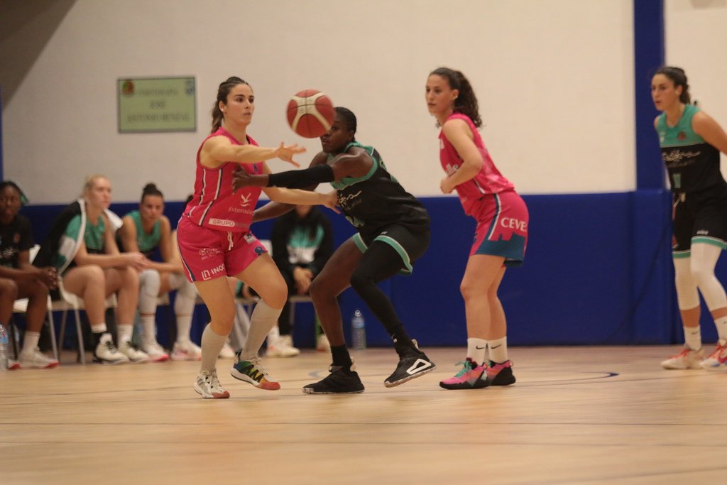 El CAB Estepona remonta ante el Extremadura (85-79) un partido que se le puso muy cuesta abajo - 51894193613 7188320e45 b El CAB Estepona remonta ante el Extremadura (85-79) un partido que se le puso muy cuesta abajo - 51894193613 7188320e45 b