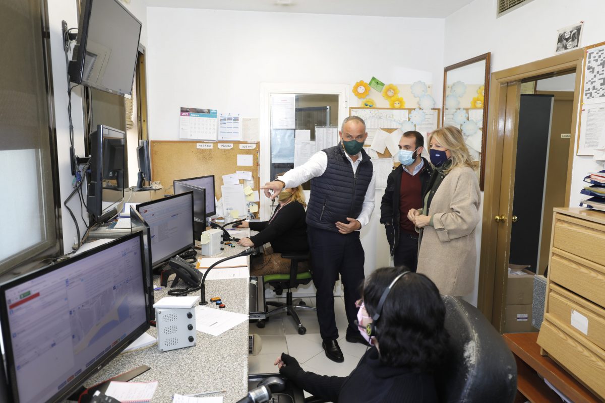 Continúa la modernización del sector del taxi en Marbella con una partida superior a los 200.000 euros - H3A0531 Visita de la alcaldesa de Marbella, Ángeles Muñoz, a las instalaciones de Taxisol.
