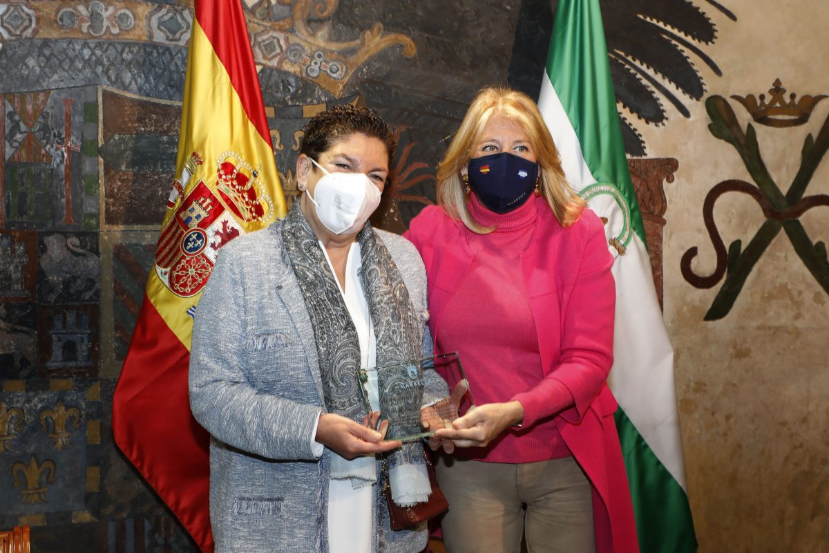 La alcaldesa reconoce la labor de la ex gerente de la Agencia Sanitaria Costa del Sol, Luisa Lorenzo - H3A0682 La alcaldesa reconoce la labor de la ex gerente de la Agencia Sanitaria Costa del Sol, Luisa Lorenzo - H3A0682