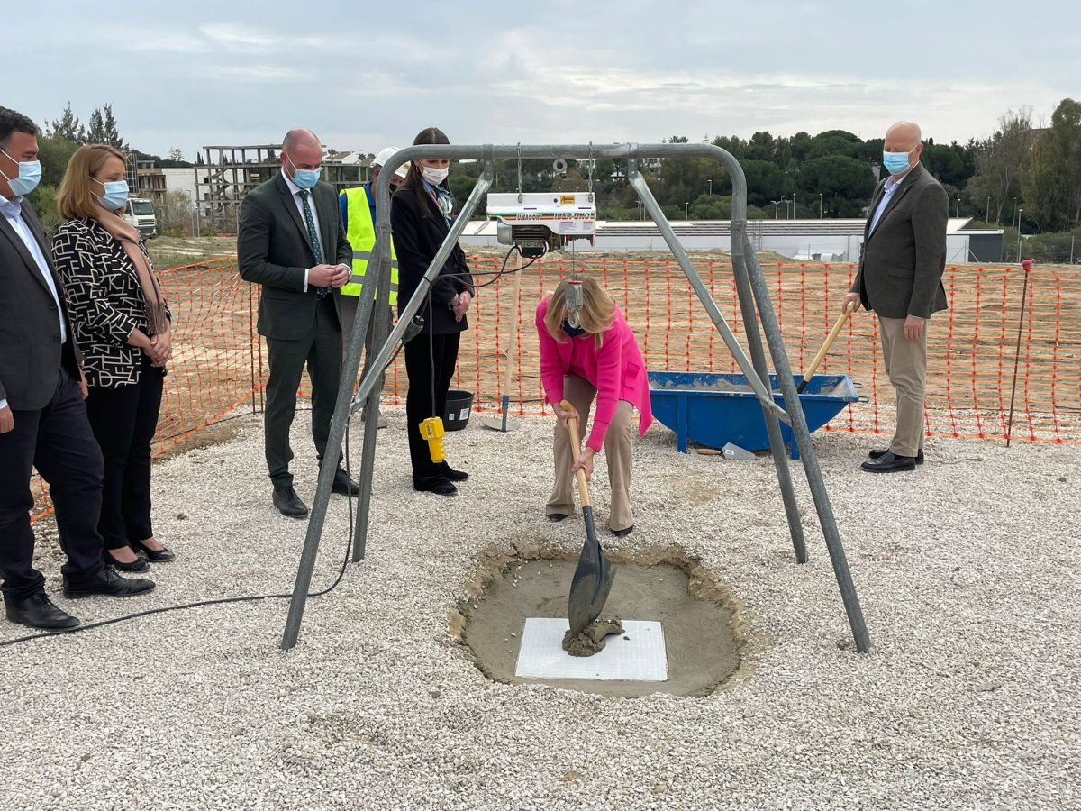 El IES Las Chapas ya cuenta con su primera piedra: 6.4 millones para su construcción - WhatsApp Image 2022 02 04 at 18.30.54 1 El IES Las Chapas ya cuenta con su primera piedra: 6.4 millones para su construcción - WhatsApp Image 2022 02 04 at 18.30.54 1