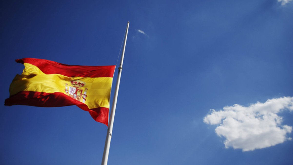 Estepona se suma al duelo por la tragedia del barco 'Villa Pitanxo' con la bandera nacional a media asta - media asta Estepona se suma al duelo por la tragedia del barco 'Villa Pitanxo' con la bandera nacional a media asta - media asta