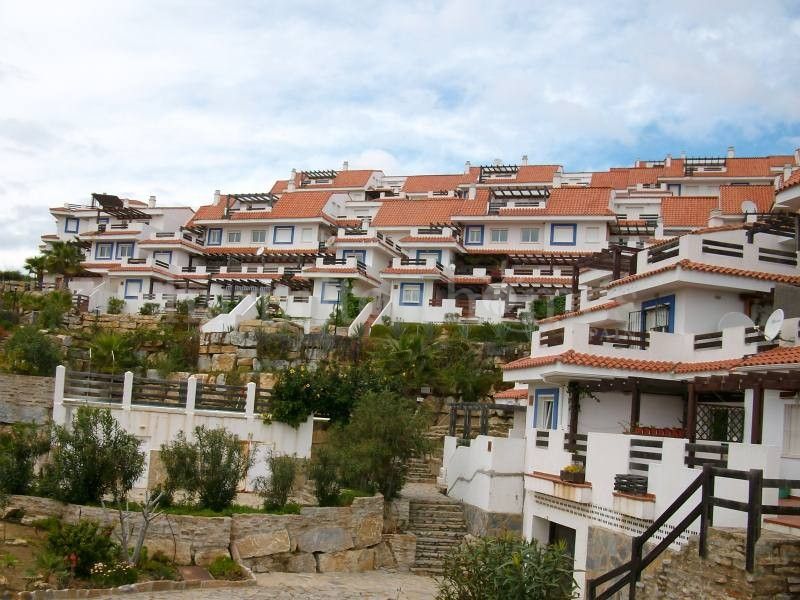 Hallan un cadáver amortajado y casi momificado dentro de un ataúd casero en una urbanización de Manilva - vistalmar Hallan un cadáver amortajado y casi momificado dentro de un ataúd casero en una urbanización de Manilva - vistalmar