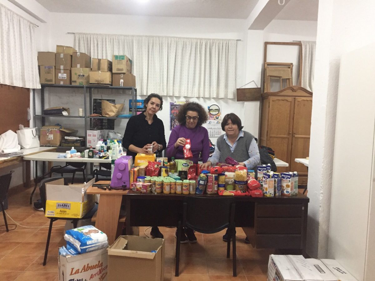 Envío de alimentos, medicinas y material de primera necesidad a Ucrania desde Ojén.