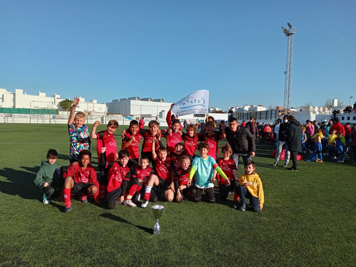 El Benjamín de Casares se proclama campeón en la XXVI edición del Mundialito de las Municipales de Fútbol - 275031288 3216026328679619 7128292242945547332 n Equipo Benjamín de la Escuela Municipal de Fútbol de Casares.