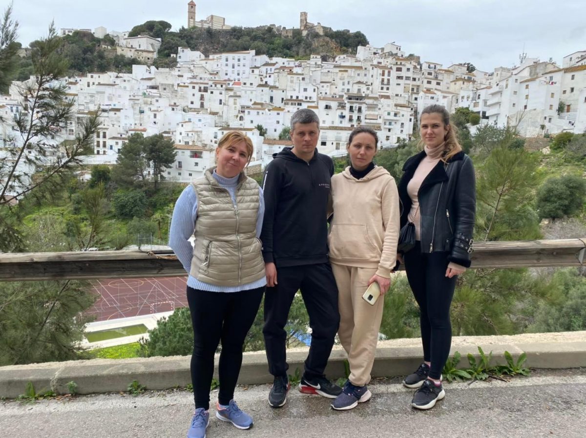Llegan las primeras familias de refugiados ucranianos a Casares - 275875819 4754703301305618 2482132993356067885 n Las primeras familias ucranianas llegan a Casares.