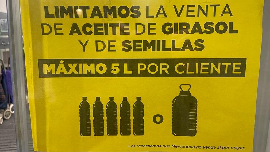 Mercadona y otras cadenas limitan ya la venta de aceite de girasol para evitar desabastecimiento - Cartel aceite Mercadona y otras cadenas limitan ya la venta de aceite de girasol para evitar desabastecimiento - Cartel aceite