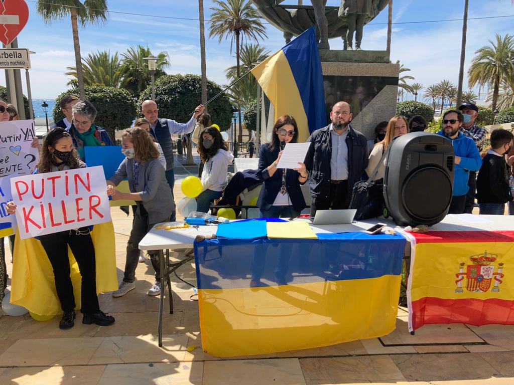 La Asociación de Altas Capacidades lleva a cabo una concentración en rechazo de la invasión de Ucrania - Concentración Ucrania 2