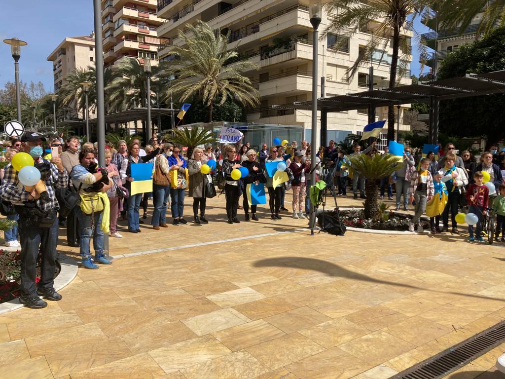 La Asociación de Altas Capacidades lleva a cabo una concentración en rechazo de la invasión de Ucrania - Concentración Ucrania