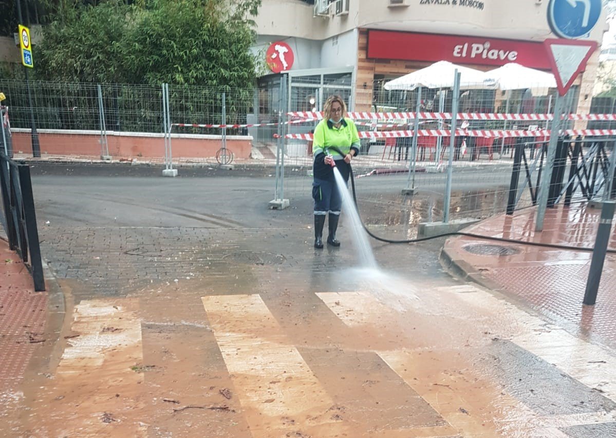 El Ayuntamiento de Marbella toma medidas ante la calima: más de 450 operarios de limpieza cada día - Limpieza Calima El Ayuntamiento de Marbella toma medidas ante la calima: más de 450 operarios de limpieza cada día - Limpieza Calima
