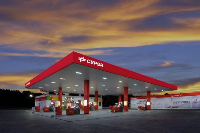 Repostar en las estaciones de Cepsa supondrá un ahorro de 10 céntimos por litro de combustible - gasolinera Cepsa Repostar en las estaciones de Cepsa supondrá un ahorro de 10 céntimos por litro de combustible - gasolinera Cepsa