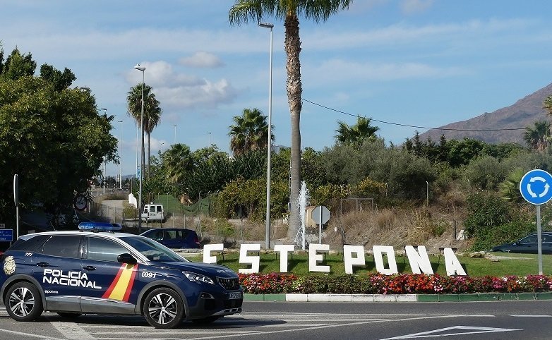 Detenidos por robar con fuerza en un restaurante de Estepona - 20220427 Estepona Policía Nacional de Estepona.
