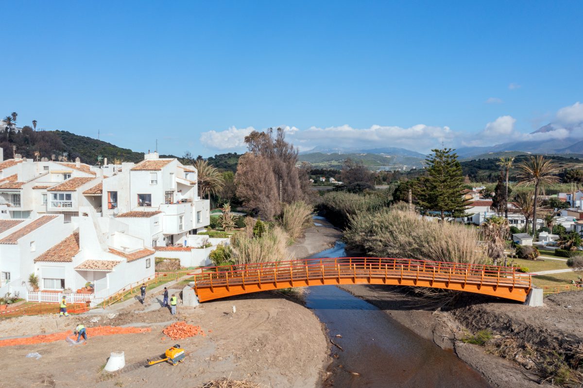 Instalado el puente proyectado en el tramo del corredor litoral de Arroyo Vaquero - Foto Puente Arroyo Vaquero Puente en el tramo del corredor litoral de Arroyo Vaquero.