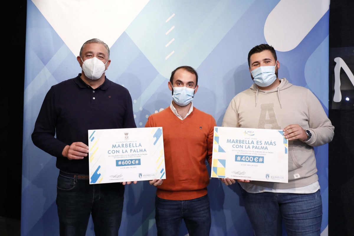 Marbella recauda más de mil euros para los afectados por el volcán de La Palma - OTM6549 Pepe Sánchez, Enrique Rodríguez y Alejandro González, con las recaudaciones.