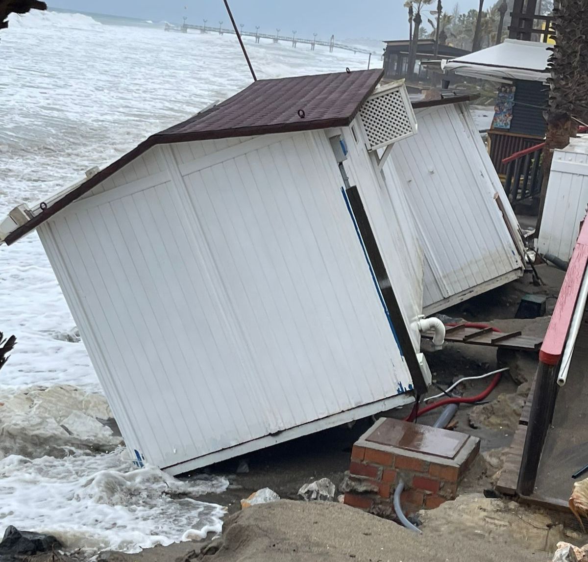 La alcaldesa de Marbella hace un llamamiento urgente al Gobierno ante los destrozos del temporal en la ciudad - WhatsApp Image 2022 04 05 at 11.29.38 AM Destrozos en las playas de Marbella.