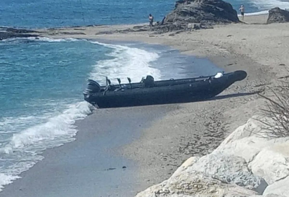 Fin de la impunidad de los petaqueros: hasta ocho años de cárcel por suministrar gasolina a narcolanchas - Captura de Pantalla 2022 05 12 a las 10.34.15 Narcolancha encontrada en la Clala de Mijas.