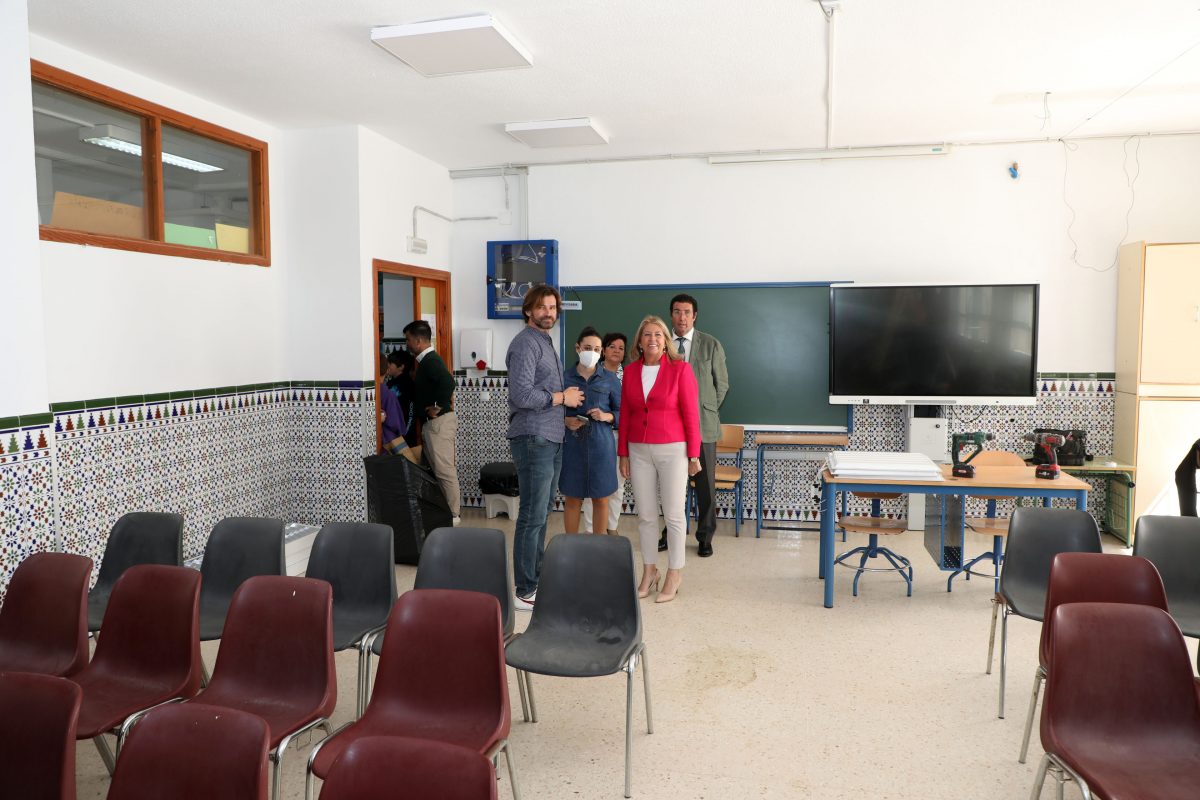El Ayuntamiento acomete una nueva actuación en el Colegio Platero para crear una sala de usos múltiples  - Colegio
