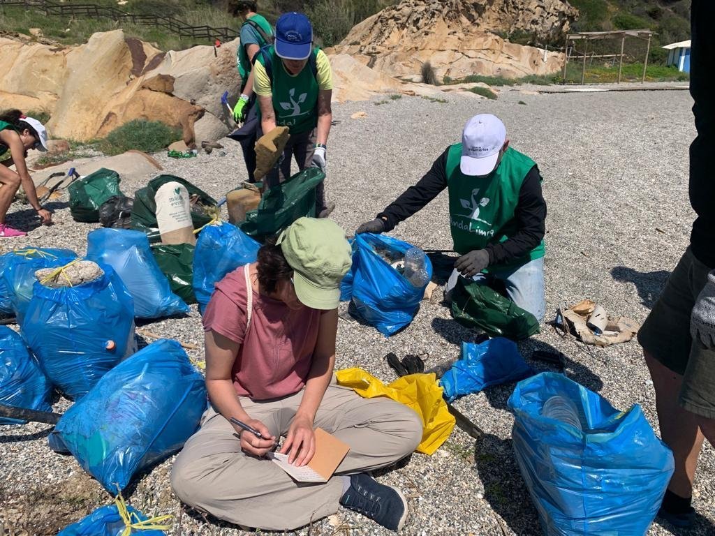 ¿Vivir sin plástico? Recogen en dos horas 100 kilos de residuos en las playas de Chullera - Limpieza chullera ¿Vivir sin plástico? Recogen en dos horas 100 kilos de residuos en las playas de Chullera - Limpieza chullera