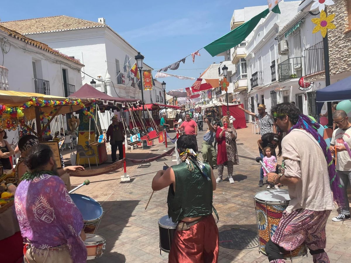 El alcalde, satisfecho con la acogida del festival: "Manilva está de fiesta" - Portada
