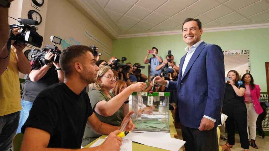Juanma Moreno sobre el ‘bulo’ de las papeletas: «Mi nombre solo aparece en la provincia de Málaga» - Juanma Moreno sobre el ‘bulo’ de las papeletas: «Mi nombre solo aparece en la provincia de Málaga» -